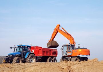 Bagger bei einem Erdaushub in Hanau - Schamma Erdbau GmbH